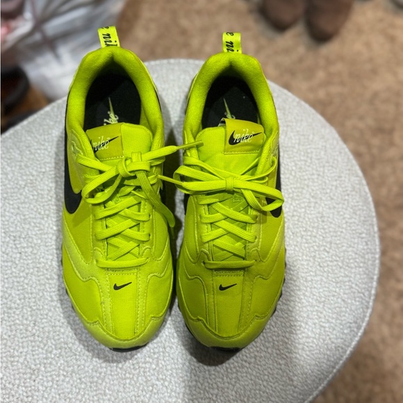 Nike Women's Neon Yellow Athletic Shoes - Picture 4 of 5